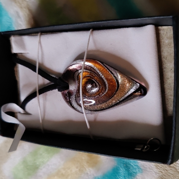 17. My SeeSeeMade in Italy Murano Glass Necklace on Leather Cord - Picture 4 of 4